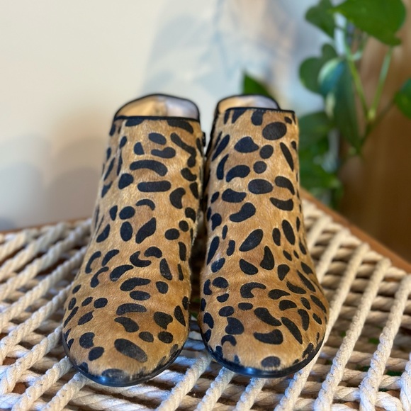 Leopard print pony hair booties - Picture 2 of 8